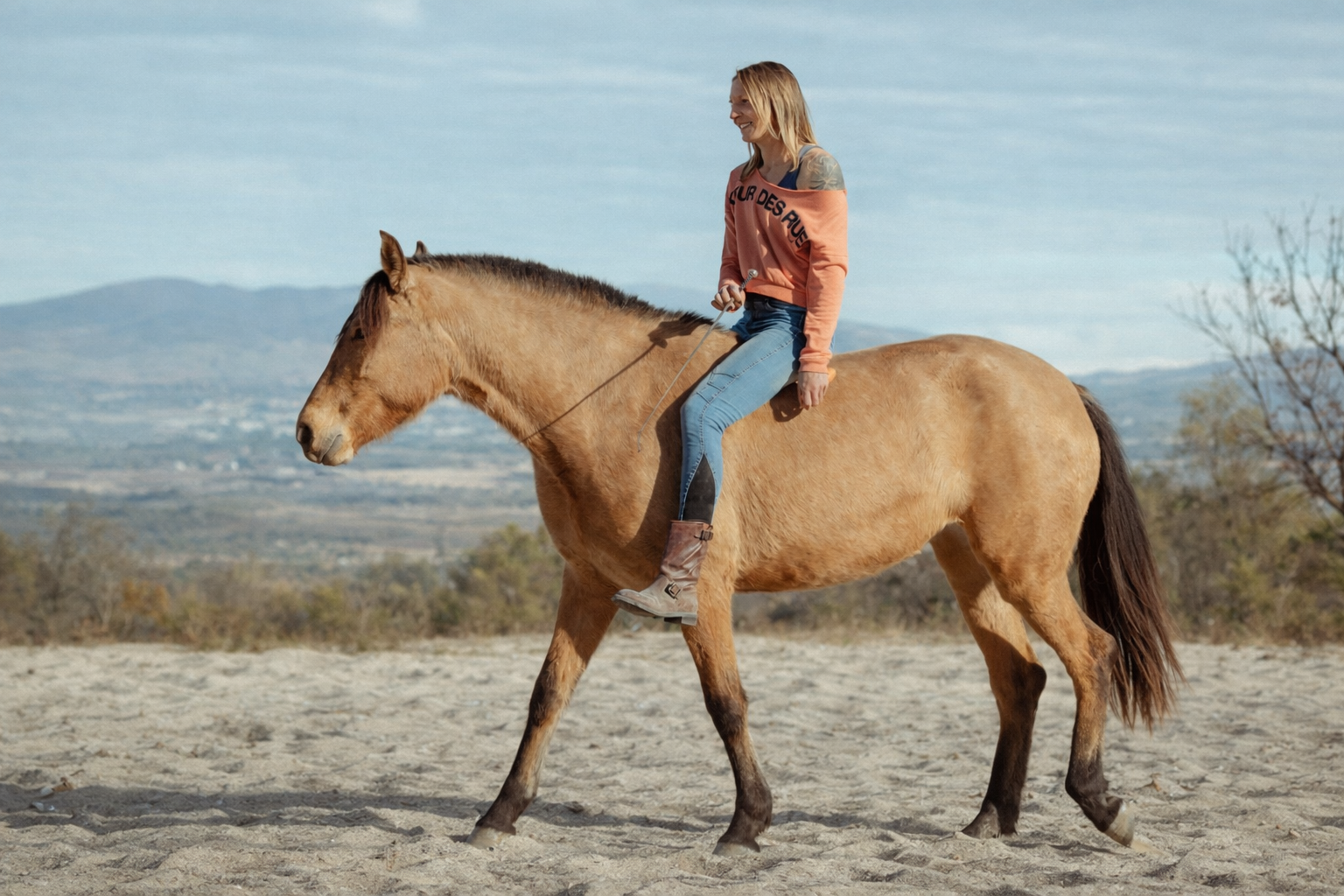 Momento de conexión y comunicación real con el caballo